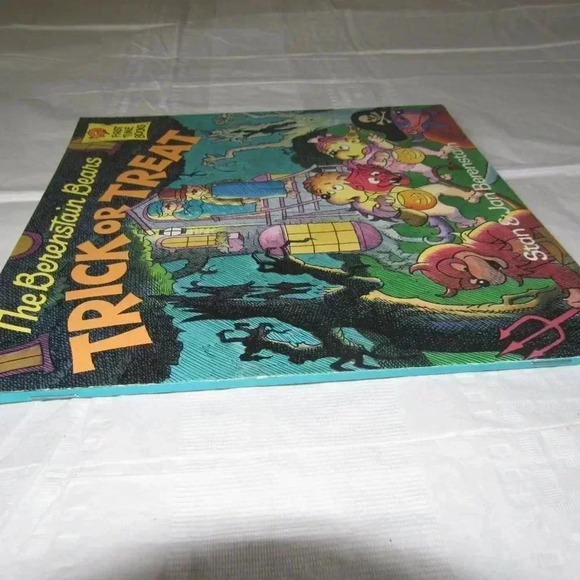 The Berenstain Bears TRICK OR TREAT Color Illustrated Paperback Learning to Read - Picture 4 of 4